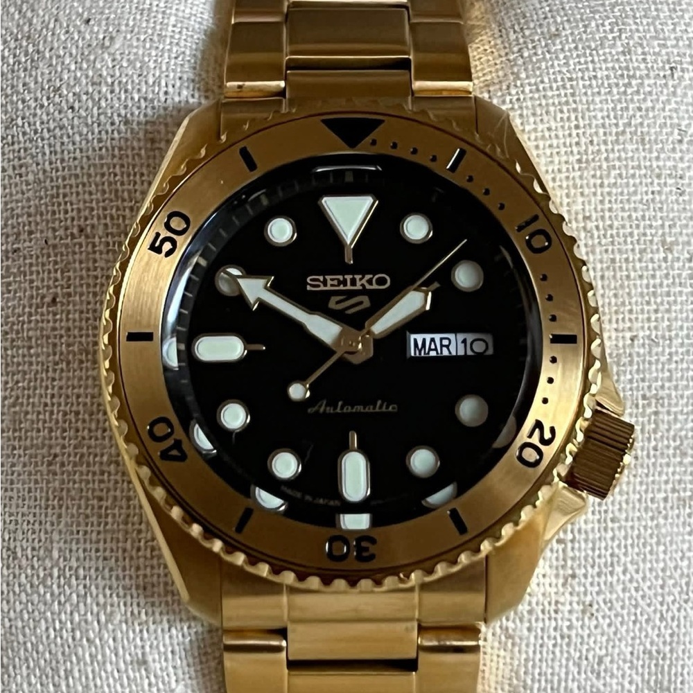 Seiko Seiko 5 Sports Automatic Watch
42.5mm
Automatic with manual winding